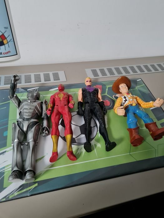 Roboti dimensiune MARE