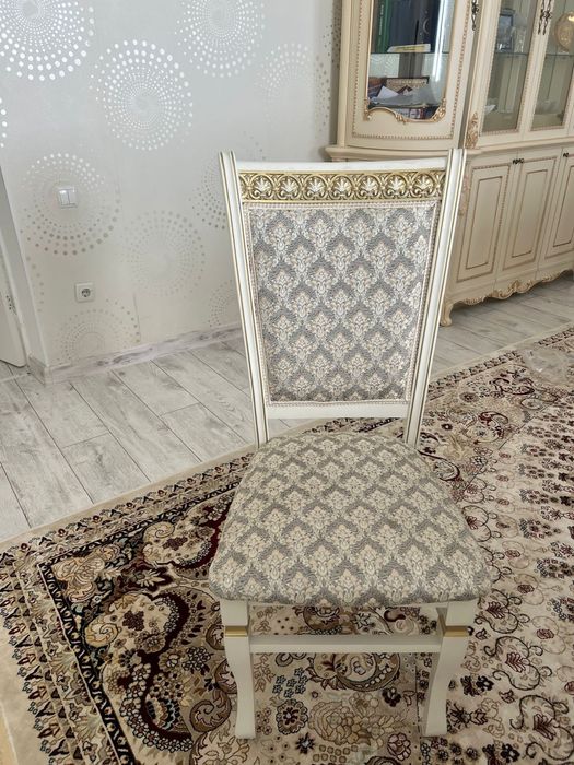 Продам стол и стулья