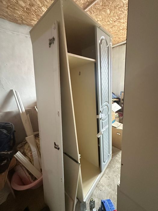 Продам парту со шкафом