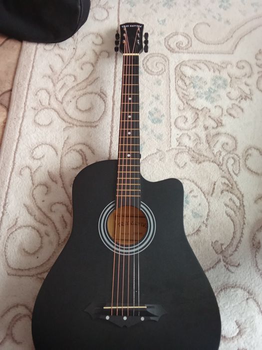 Гитара почти новый