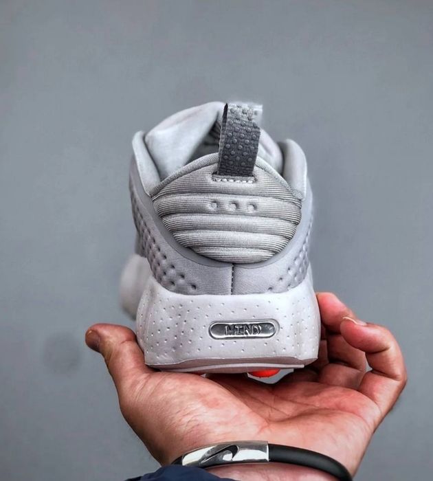 Кроссовки Nike Mind 002