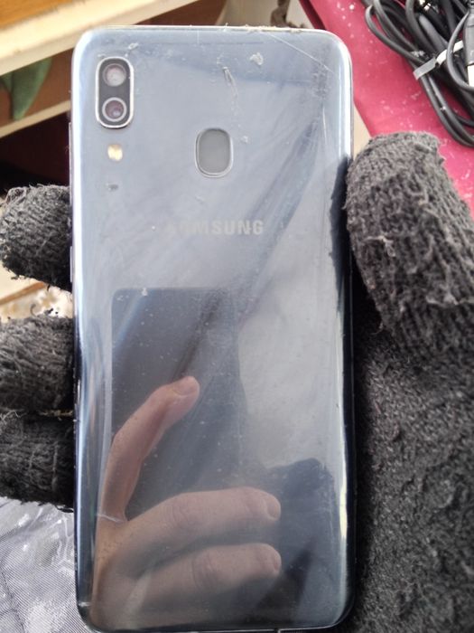 Самсунг а30. Память 32 гб.