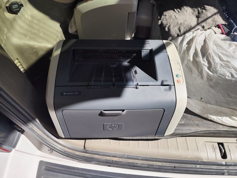Продам принтер HP laserjet 1010