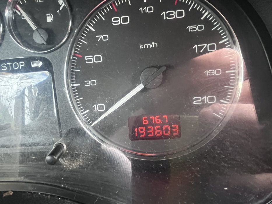 Продавам Пежо 307