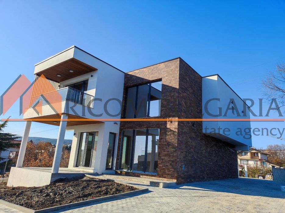 Продава се Къща в Варна, Виница - 256 кв.м за 1407 €/кв.м - Снимка #1