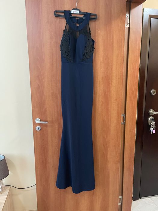 Официална рокля.