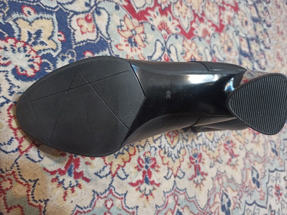 Кожаные чёрные ботильоны