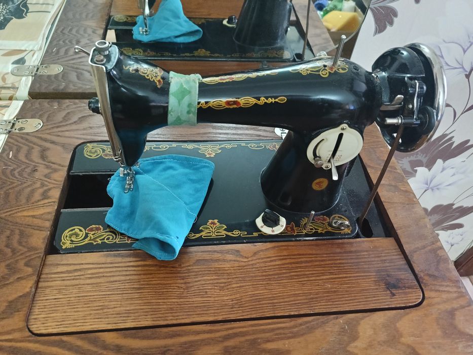 Продам швейную машинку