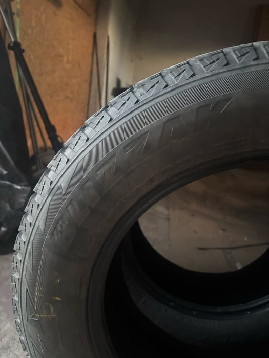 Продам 2 шины Липучка 225/65 R17