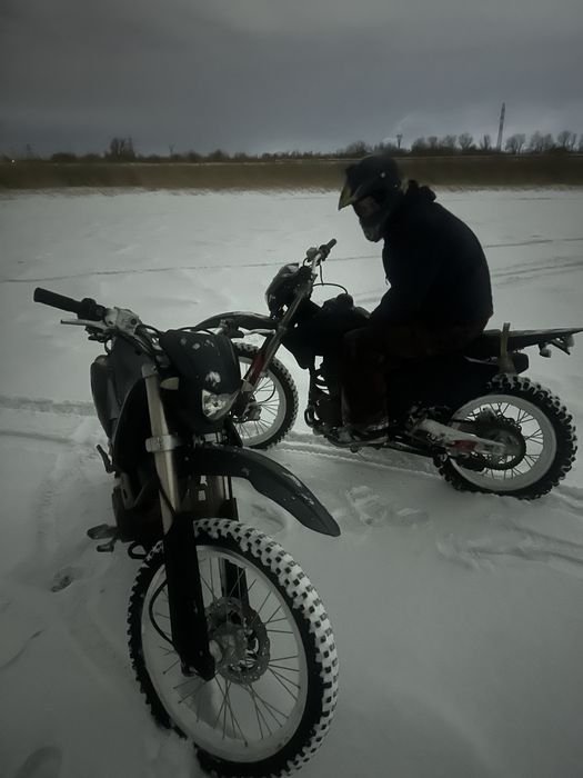 Продам мотоцикл эндуро 250сс