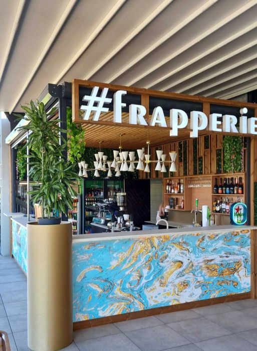 Vand bar mobil inclusiv mobilier