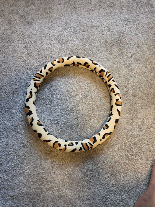 Husa volan  stil leopard noua
