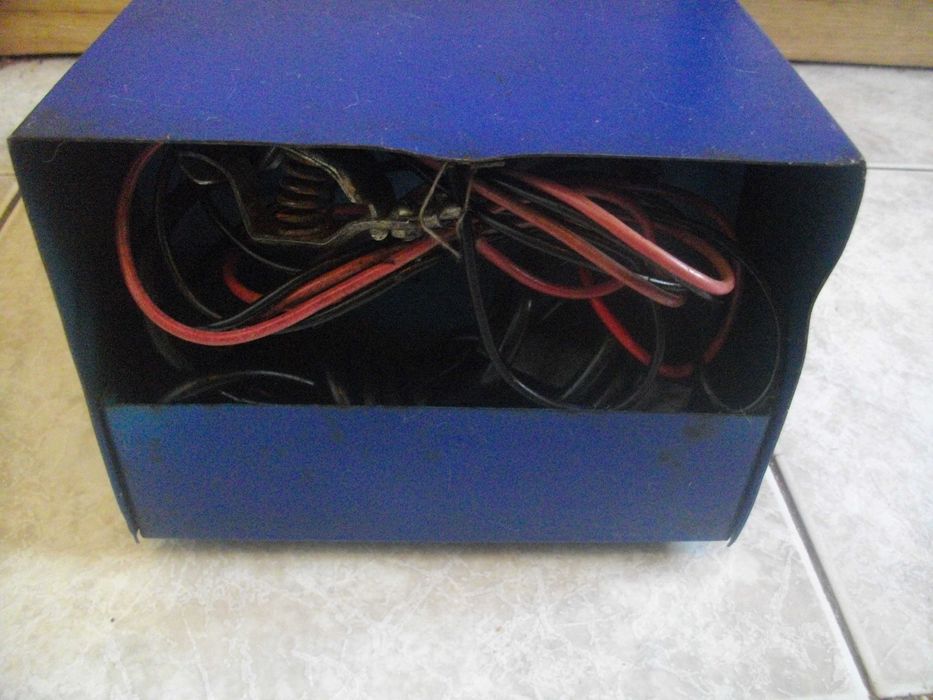 5-5,5Ампера-6/12 волта Зарядно Станция За Акумулаторни Батерии Френско