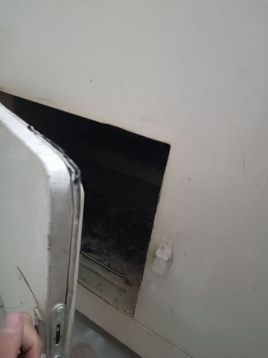 Vetrena xolodilnik sotiladi narxini kelishamz ishlab turgan xolodilnik