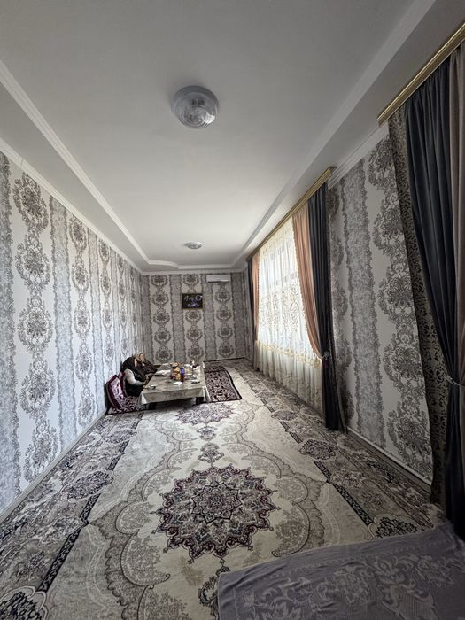 Navoiy shahar, Guliston 3 mavzesida hovli sotiladi