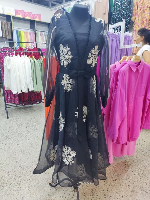 Продаю 2 новые платье