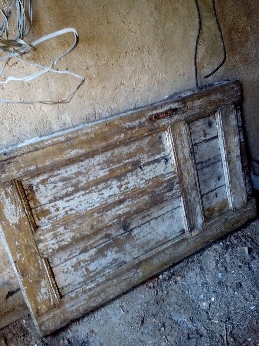 Продавам ретро куфар и дървени врати