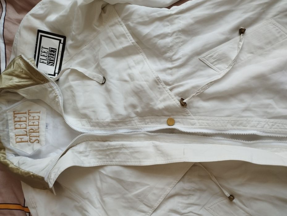 Продам ветровку женскую