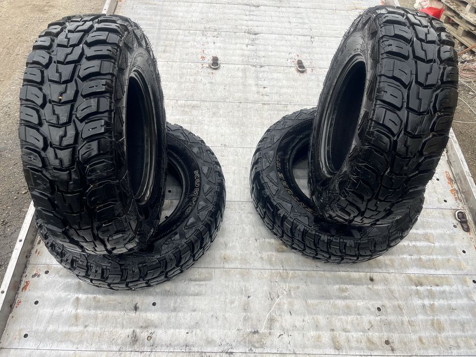 Прадавам зимни гуми за джип