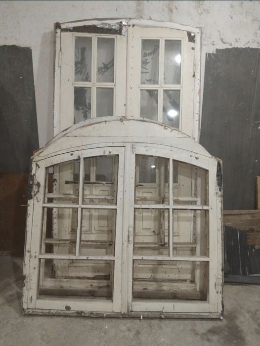 Эшик ойнаси билан сотилади