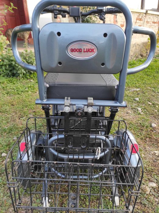 Cărucior electric pentru persoane vârstnice sau cu dizabilități