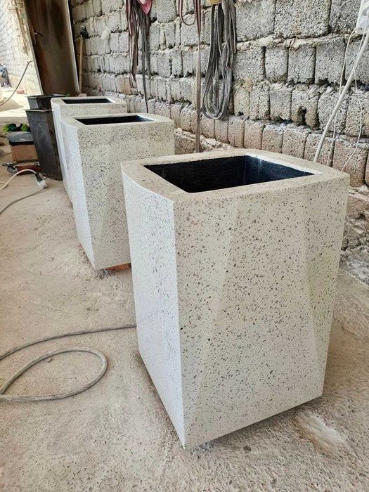 Урна из композитного мрамора — прочность камня, удобство эксплуатации.