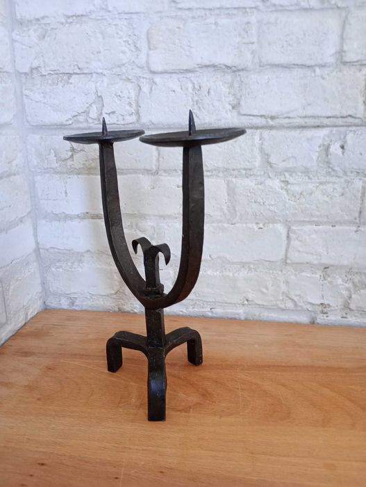 Стар свещник от ковано желязо