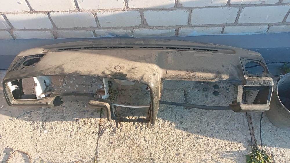 Пассат  б 3  торпеда . двери. багажник.