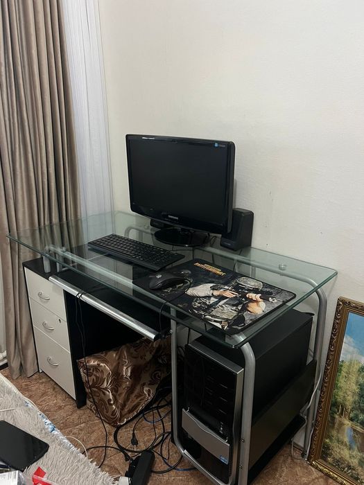 Компьютер,стулья