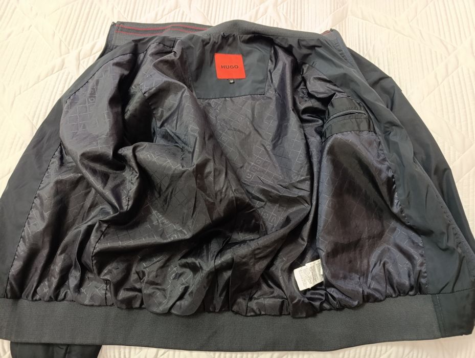 Продам ветровку Hugo Boss