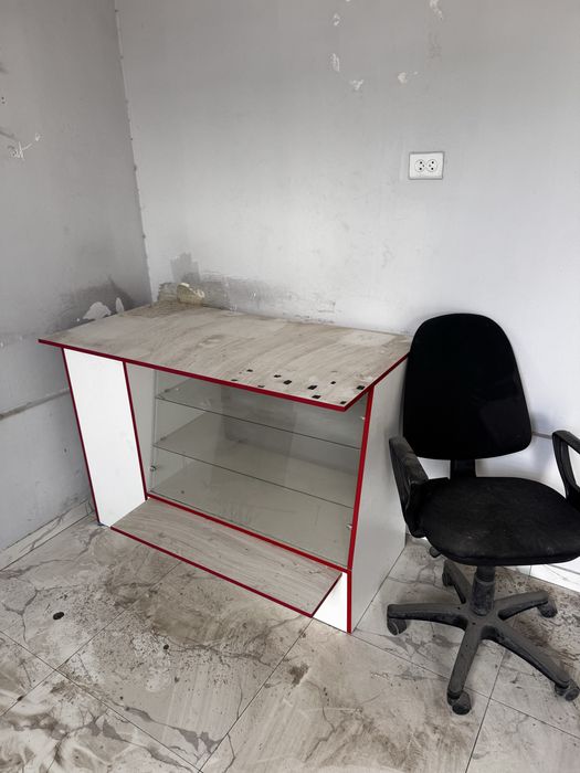 продается надпись КІШІ МАРКЕТ, и мебели,