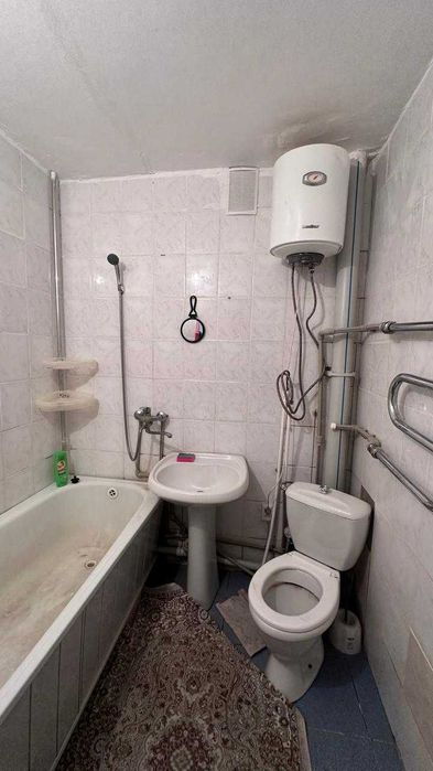 Срочно продам 1 ком 2004г. кв Жазира