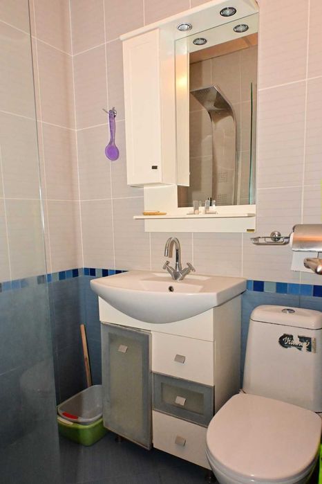 Тристаен тухлен апартамент с гараж в гр. Перник, кв. Димова махала