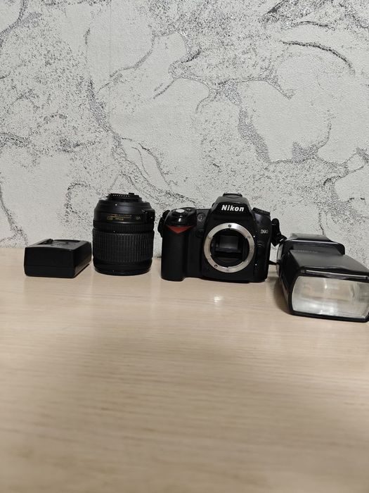 Nikon d90 + Nikon 18-105 DX