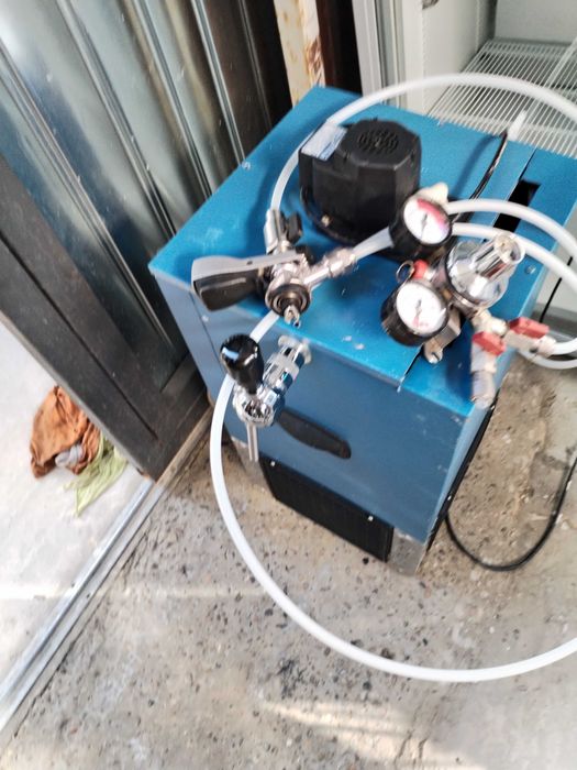 Vitrine frigorifice verticale /frigider /dozatoare /duble