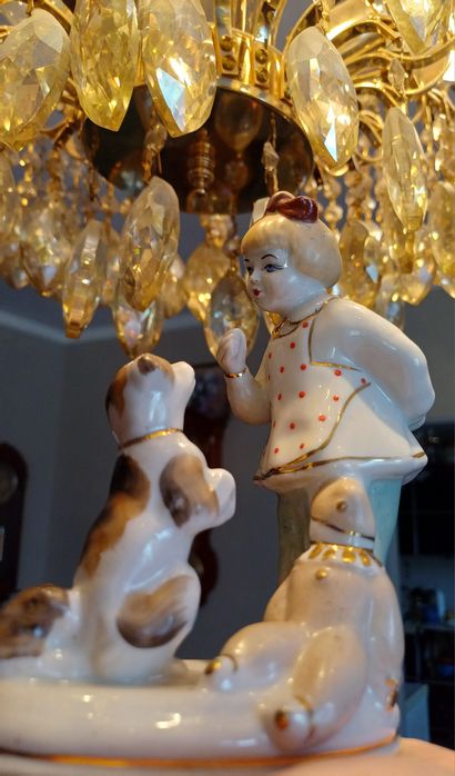 Фарфоровая статуэтка Девочка с собачкой