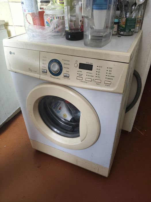 Продам машинку стиральную на 5кг