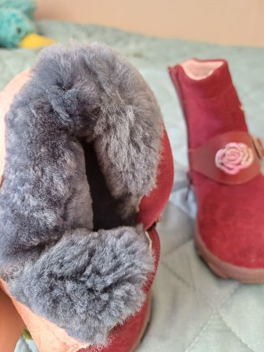 Продам детские ботинки