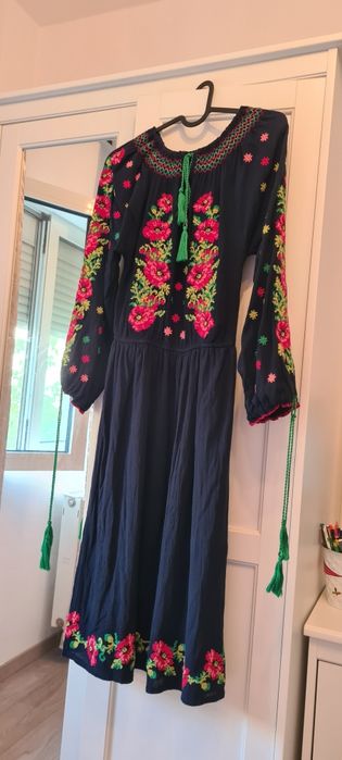 Vând rochie model traditional