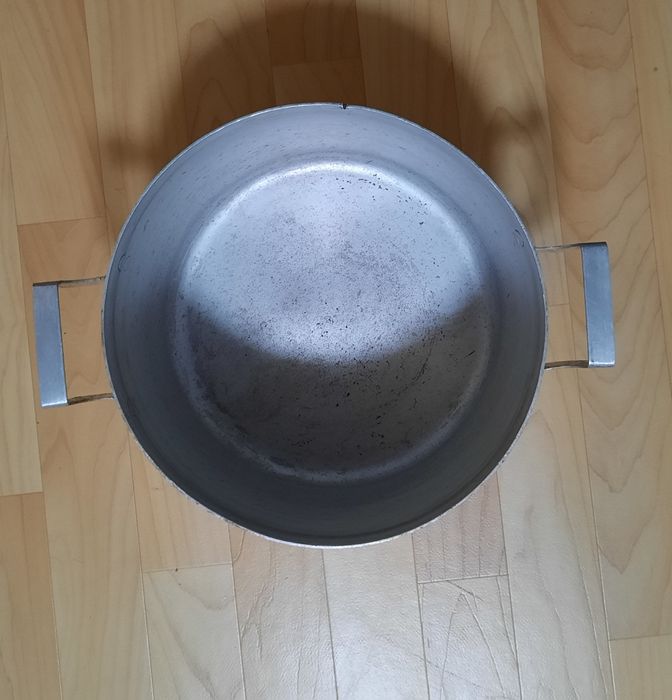 Кастрюля аллюминиевая. 8 литровая. Б/у.