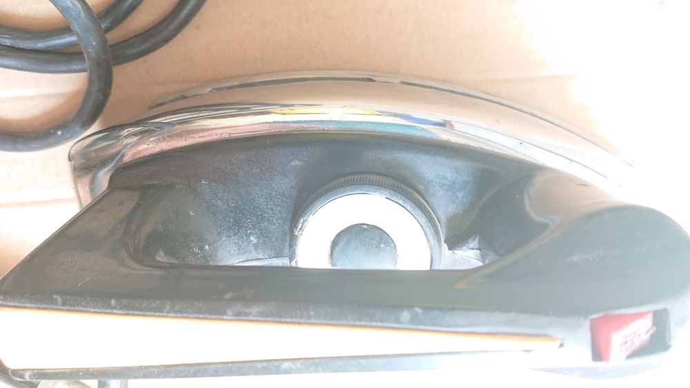 Стара ютия произведена в СССР.