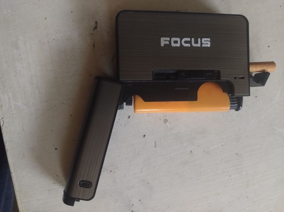 Tabachera cu bricheta