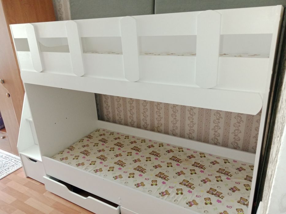 Продам детскую двух ярусную кровать