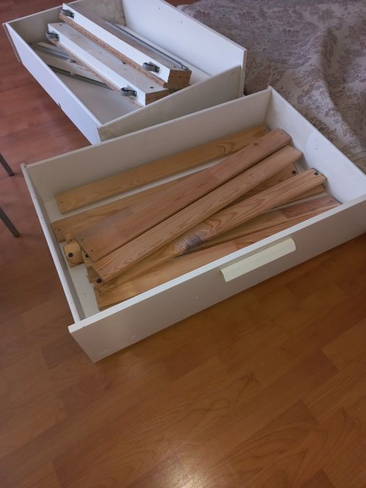 Кровать б/у без матраса