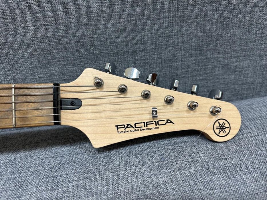 продам электрогитрау yamaha