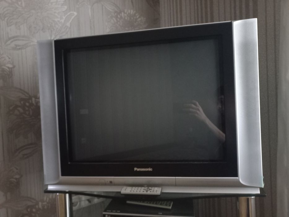 Продается комплект. TV, DVD, подставка