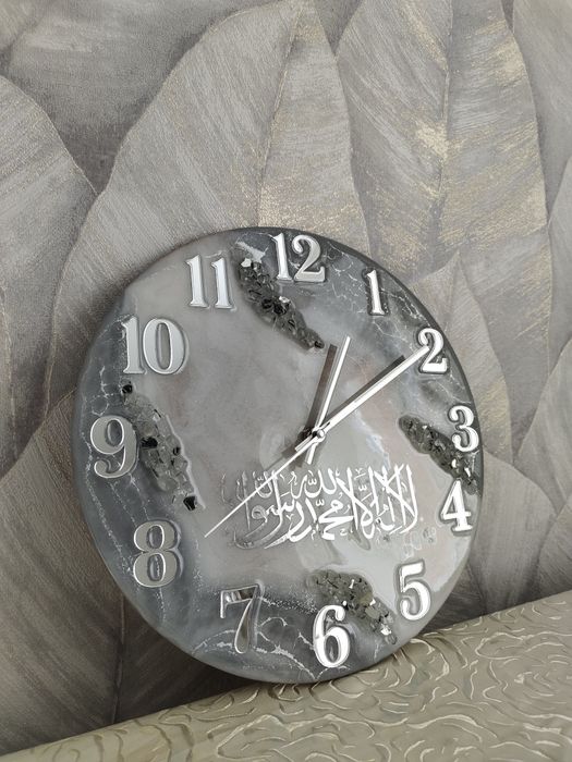 Продам часы настенные