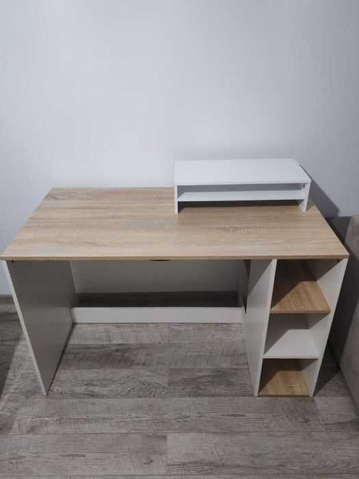 Vând birou și suport laptop