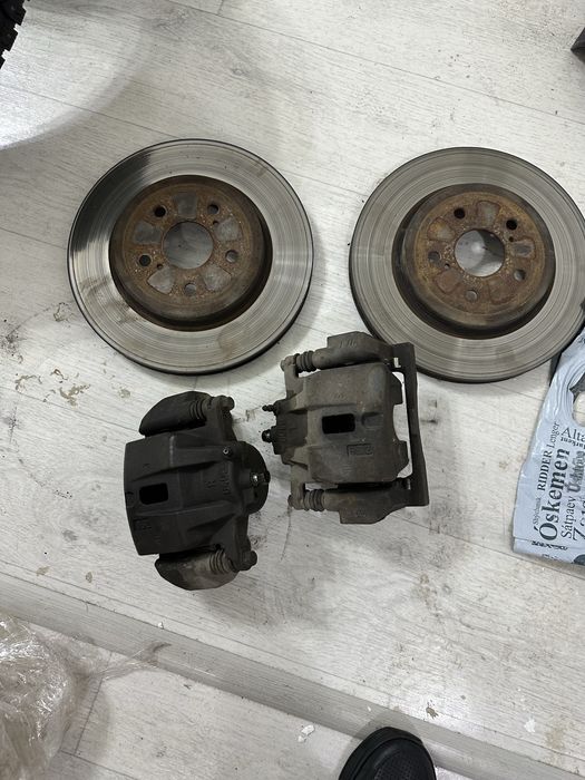 Продам суппорт от LEXUS RX330-350