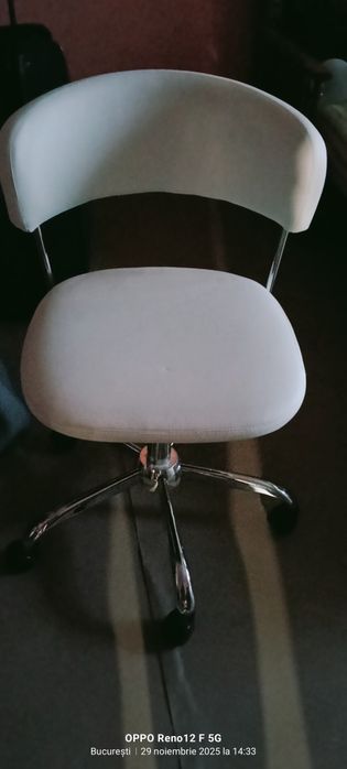 Scaun   birou de culoare alb